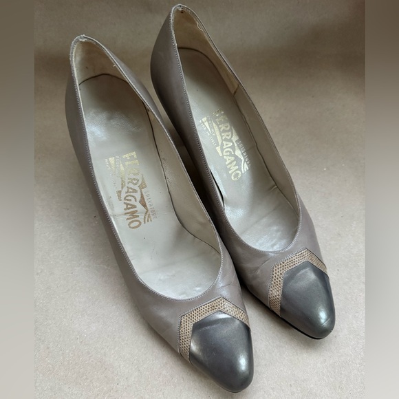 Salvatore Ferragamo Shoes - VTG Salvatore Ferragamo Two Tone Low Heel (2.5”) Pumps in Taupe & Metallic Toe 9